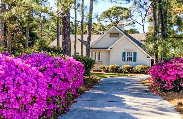 Inviting house with nearby golf courses, charming patio, washer/dryer, AC
