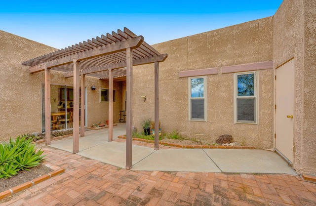 Inviting townhouse with pool, enclosed yard, patio, mountain view & W/D