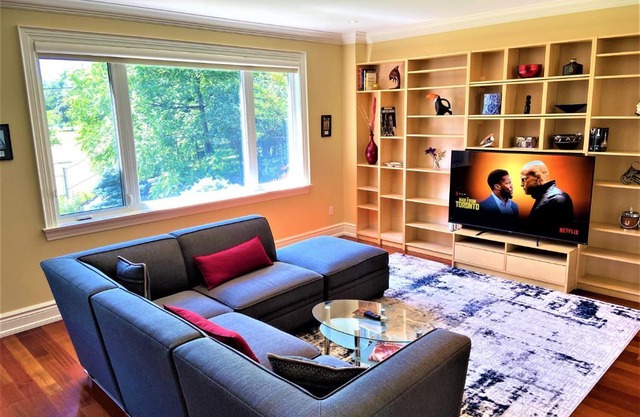 iResidence in Toronto - Unique Mansion - Fantastic Views with Breakfast
