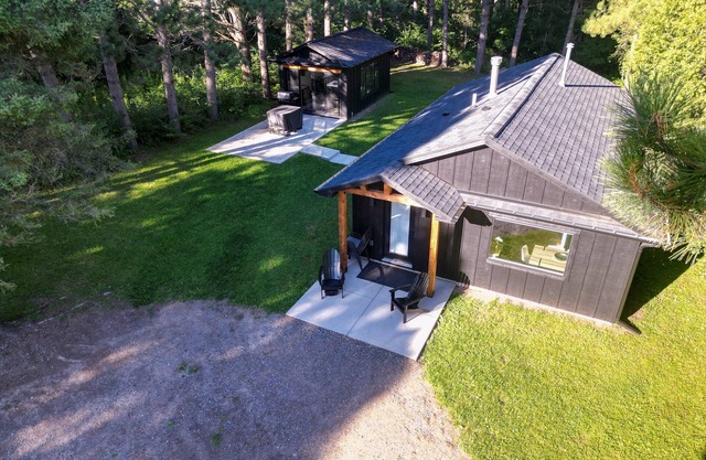 Iron Sunset-Just listed! Renovated, clean, pet-friendly, year-round getaway!