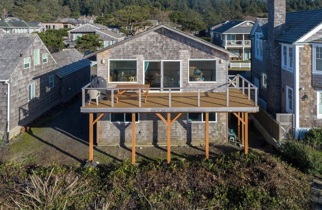 Isabel House - Oceanfront - Cannon Beach Property Mgmt