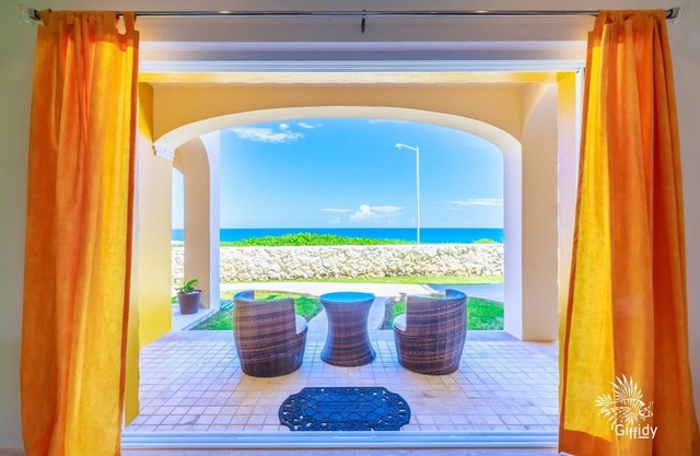 Isla 33 Stunning Oceanfront Villa Bienvenida
