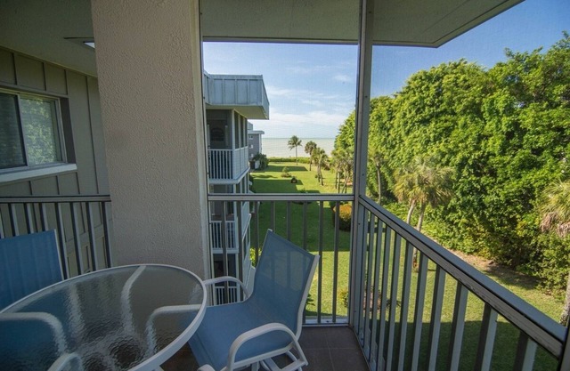 Island Beach Club #P4B is a stunning 2/2 Sanibel vacation rental property.