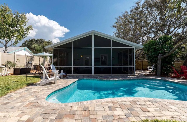Island Breeze- Close to Beach w/Screened Lanai/Pool