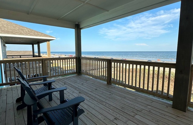 Island Breeze - Sleeps 18 - Brand New Spacious 5-Bedroom Beach Front House