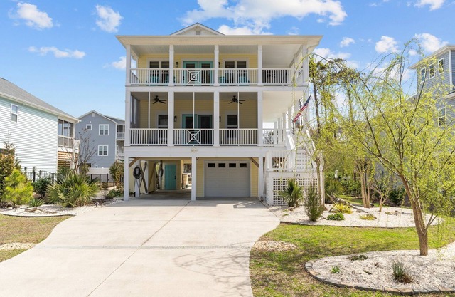 Island Retreat & Pool- Immaculate 3-bedroom Beach house - Oak Island