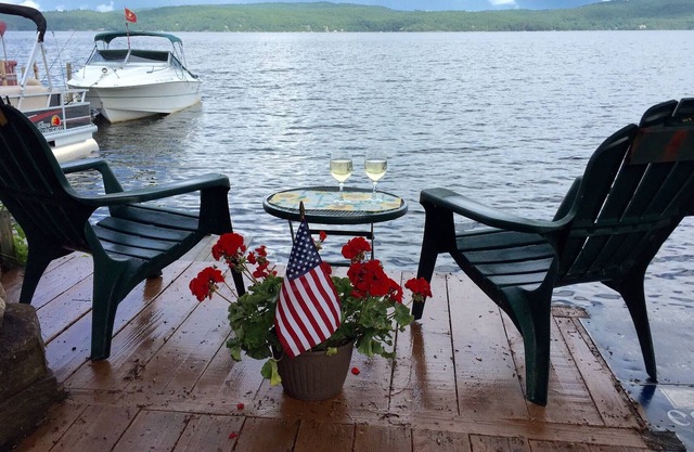 Island View 2. Apartment W/ Lakeside Patio Perfect For 2. Cozy + Economical