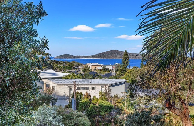 Island View - 80 Lentara St - Large Family Home, Pool, WIFI and Sweeping Views of Fingal