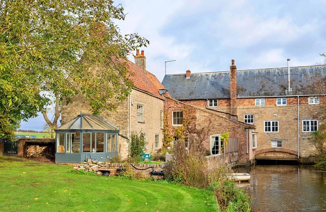 Islip Mill House - Beautiful Riverside Home