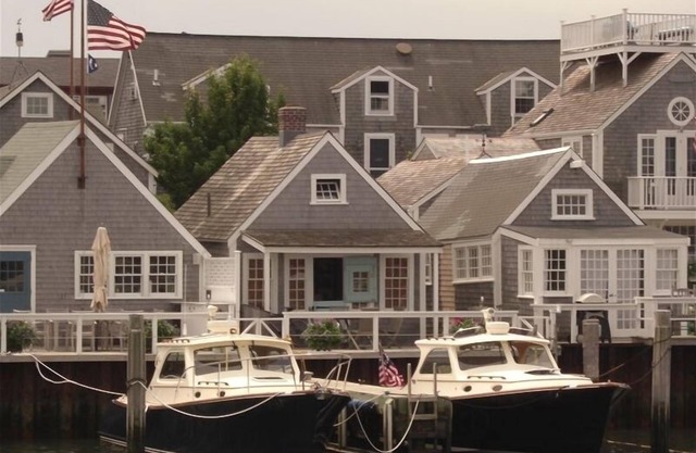 IT’S ALL ABOUT LOCATION! Steps from Old North Wharf - Harbor view