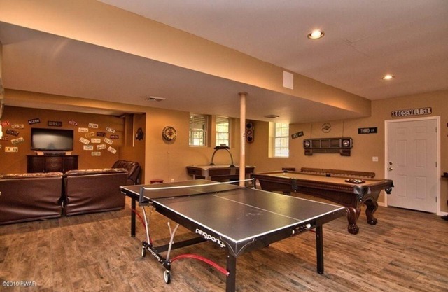 ITS BACK UP! 5 Bedrooms 4.5 Bathrooms W/AMAZING Game Room Beautiful Bearadise