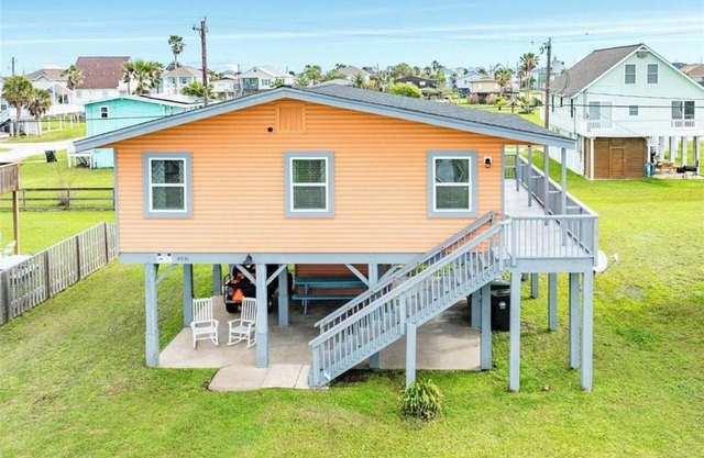 Its Island time at Sea La Vien5 minutes from the beach with private fishing pier