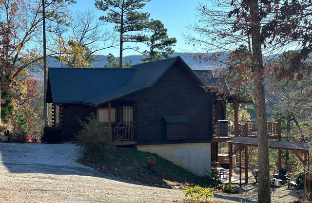 Jack's Wonder Inn 3 Bedroom Cabin. Starlink/Woodfired Hot Tub!