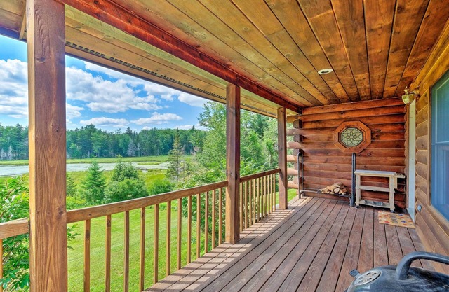 Jacksonville Cabin w/Wraparound Deck & Views