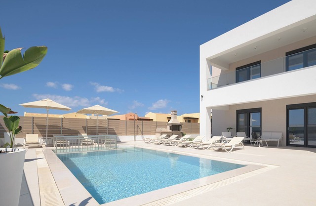 Jako Villa, a few Meters Away From the Beach