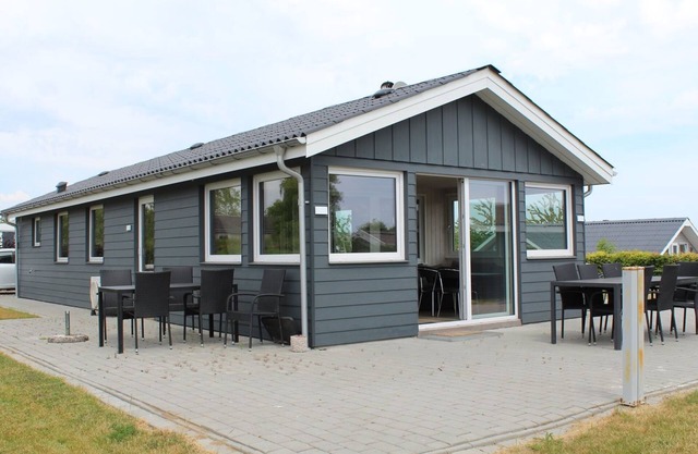 "Jannik" - 300m from the sea by Interhome