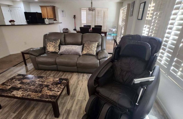 JAPT 3bd2ba I-10/TucsonAirport/UofA baby-massage