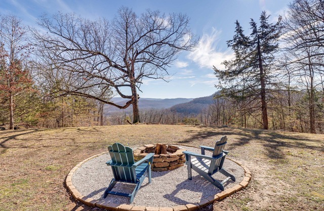Jasper Cabin w/Fire Pit, Grill & Mountain Views!