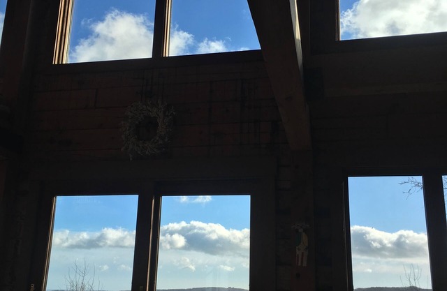 Jaw-Dropping Coastal Mountain & Ocean View Post & Beam Log Getaway