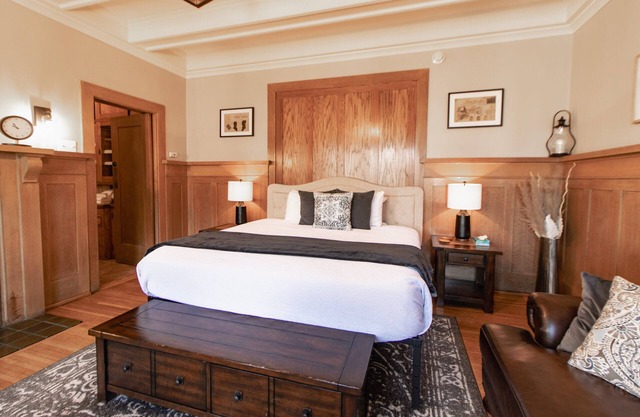 Jay Cooke Suite w/Shared Patio & Sauna