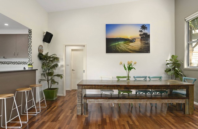 Jetty 4 Bedroom Home, walk to beach and creek, PET FRIENDLY