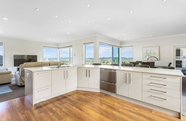 Jewel of Orewa with pool, spa and ocean views