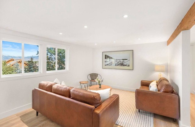JHRL - Tensleep A11 - Minimalist, modern slopeside condo