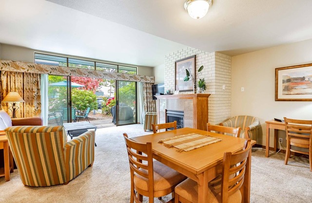 JL 305: Peaceful yet centrally located 2 bedroom, in the heart of Birch Bay.