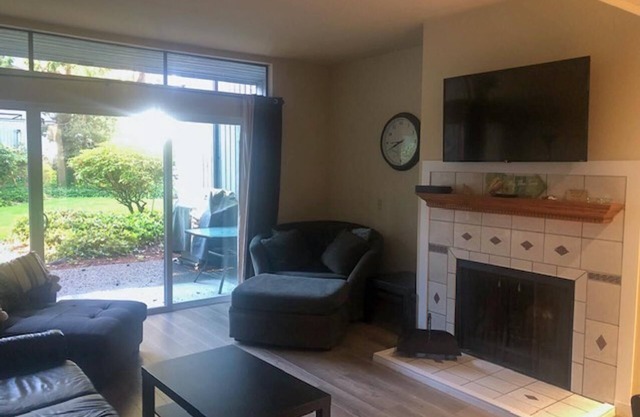 JL 609: 1 Bedroom Condo, walking distance to restaurants!