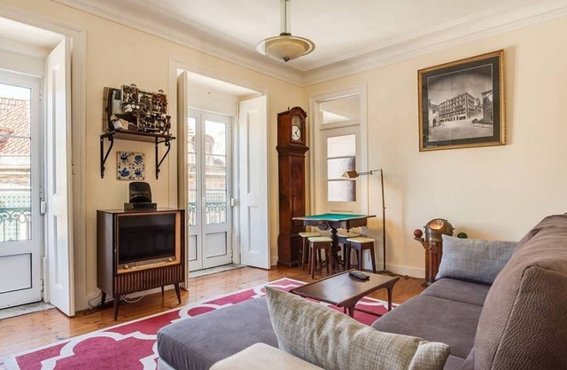 JOIVY Lovely 3BR Apt w/workspace, nearby Botanical Garden of Lisbon