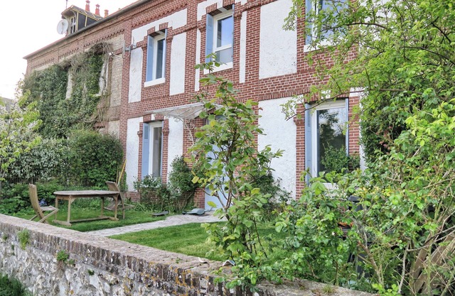 Jolie Maison de Village Avec Jardin, Proche mer