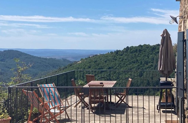 Jolie maison avec vue, dans bâtisse cévenole