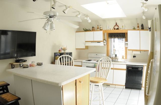 Jon's Haus, 318 Ellis St, Kewaunee, WI. 54216