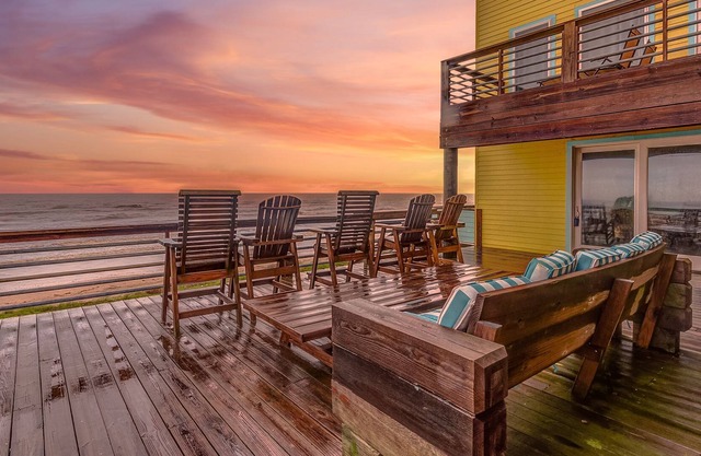 Jordan's Sandcastle, Beachfront, 20 yrds to Beach, Sleeps 17, Dog Friendly