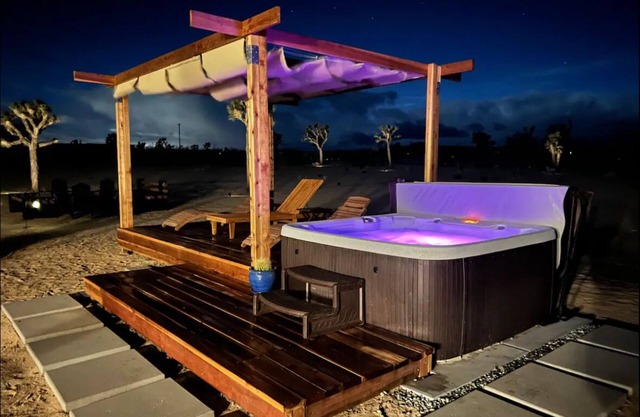 Joshua Tree getaway w/HOT TUB & GAME ROOM