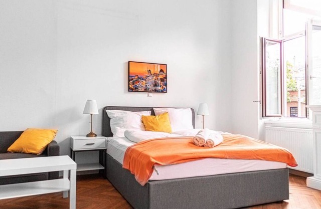 Joyful 4BR Apt @ superb location near AKH Hospital