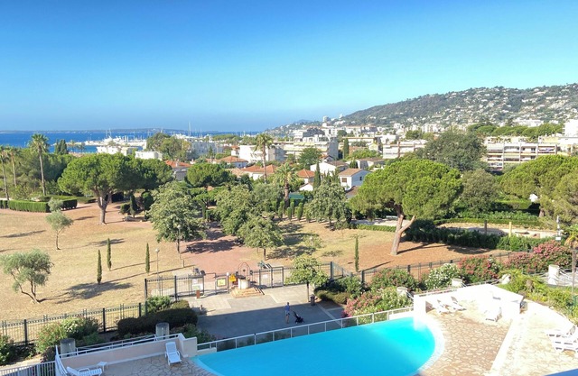 Juan les Pins, beautiful view, swimming pool, parking, elevator