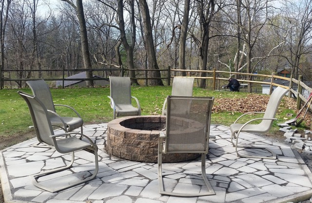 June Special Quiet Lakeview Home 1.5 acres, Paved Road HotTub, Firepit, AC, WIFI