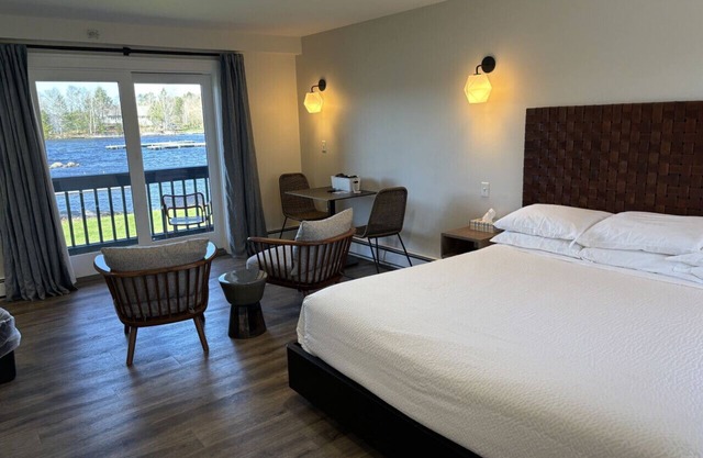 Juniper Motel-Waterfront -King Suite + Cooktop