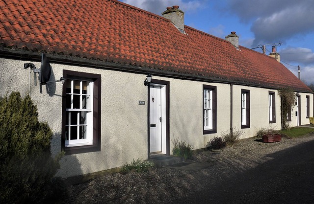 Jura Cottage pet friendly sleeps 4 near St Andrews