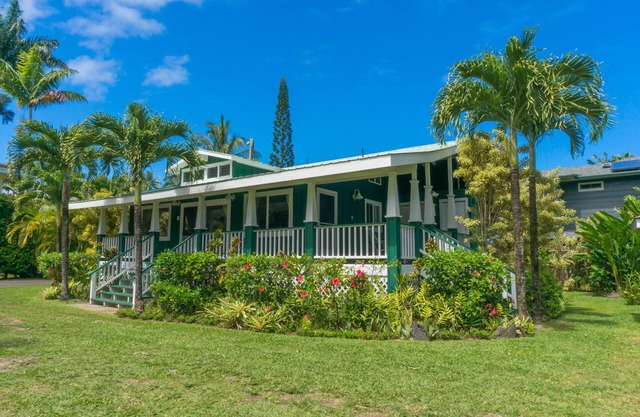 JUST A THREE MINUTE WALK TO THE BEACH OR TOWN!