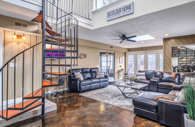 Just Like Home #8-OKC; Swimming, Billiards & Spacious. Close to Lake Hefner, etc