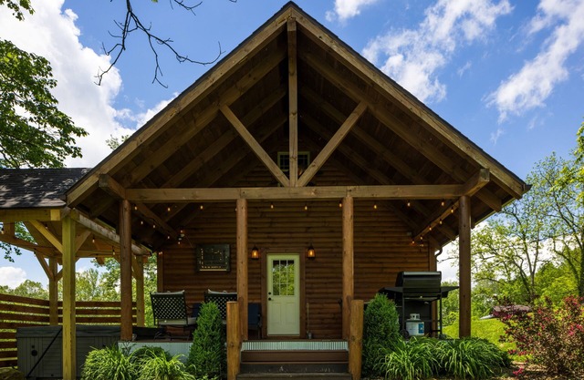 Just minutes away from Hocking Hills parks!