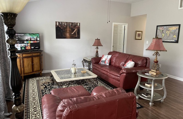 Just off Main near Taylors Mill - CLEAN & COMFY