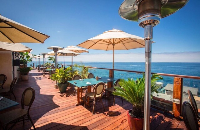 Just Renovated, Cozy, Resort-Style Condo - Walk to Beach, Golf and Restaurants