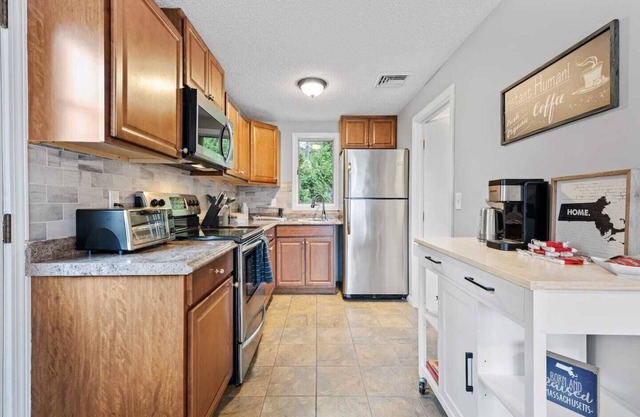 Just Renovated, Private & Quiet 2 Bedroom Unit
