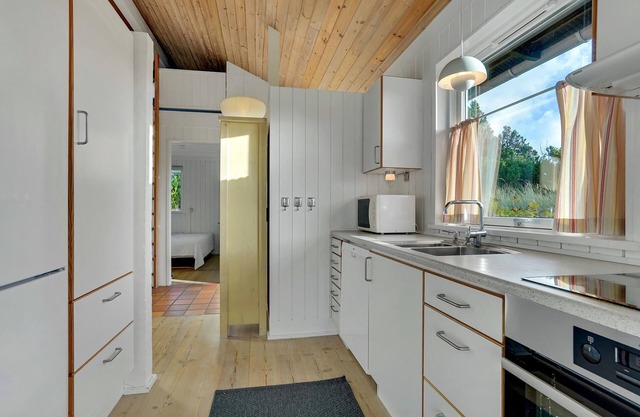 Just south of Skagen, in idyllic Hulsig, lies this vacation home on a wonderful dune plot.