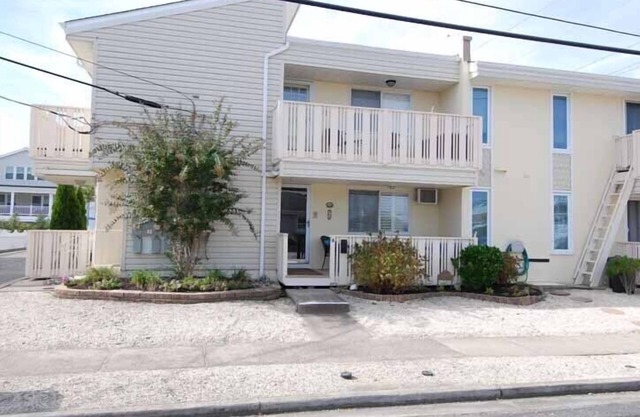 Just two short blocks to the beach, Enjoy parking your car in the off-street designated parking space and walking to restaurants and the recreation area.