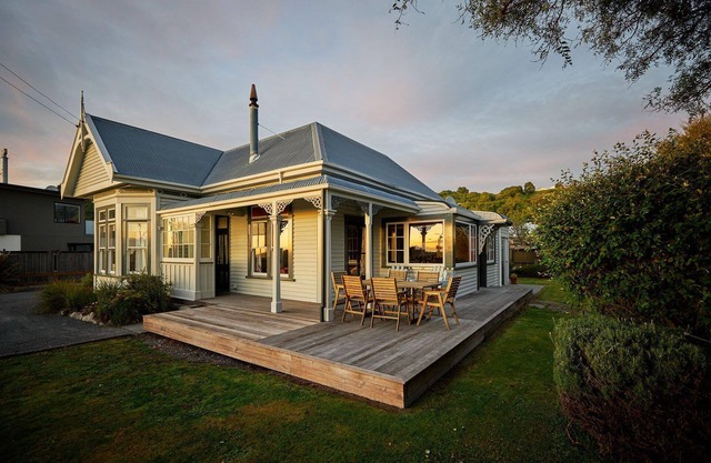 Kaikoura Beachfront Villa - Stunning Villa and Views