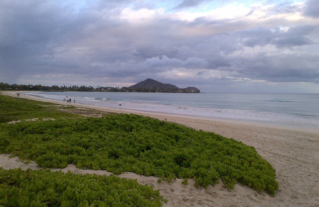 Kailua Beachside, 2 Houses off beach, 2bed/2bath, Sleeps 8, Ocean & Mtn Views